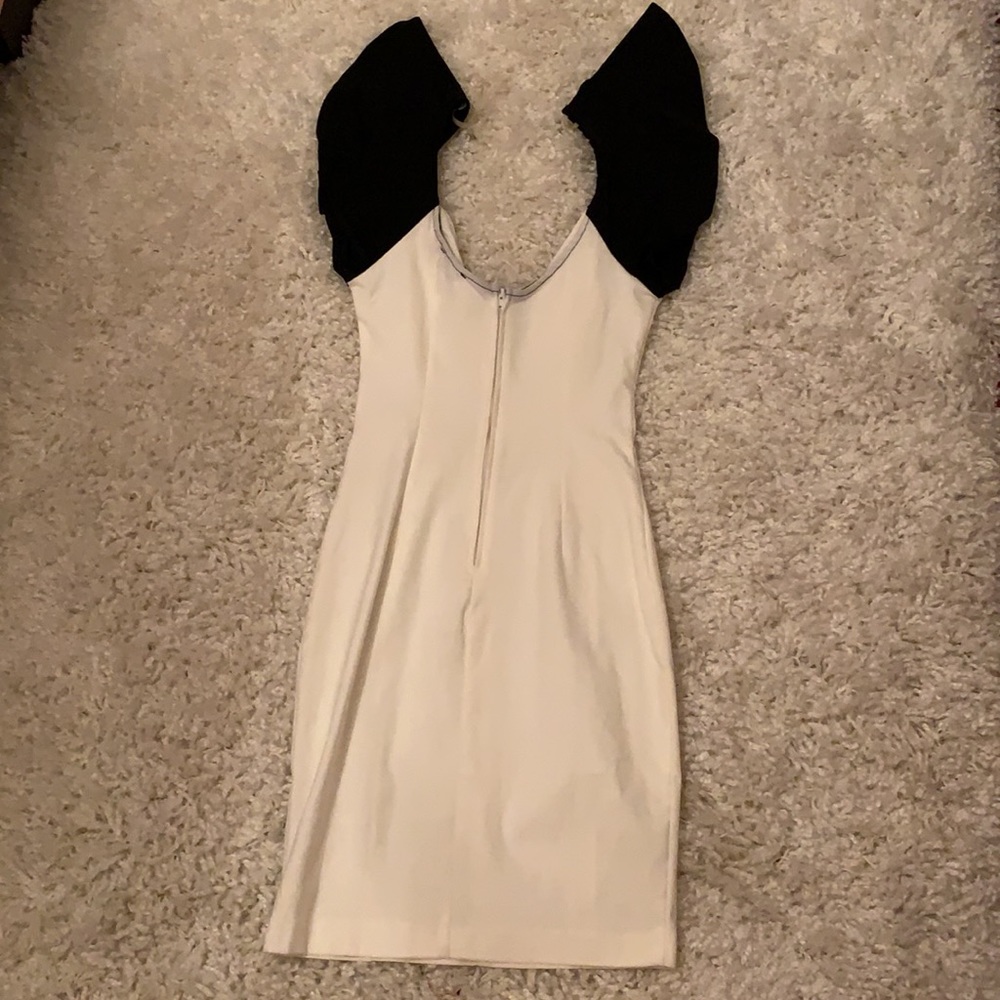 New white and black bodycon dress 👗